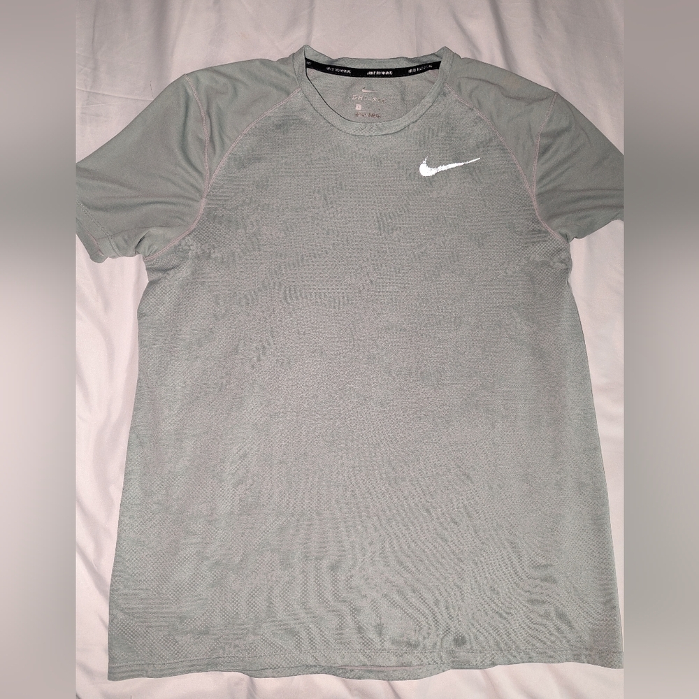 Nike Running Men's‎ Large Dri-Fit Gray Pattern Short Sleeve Running Shirt